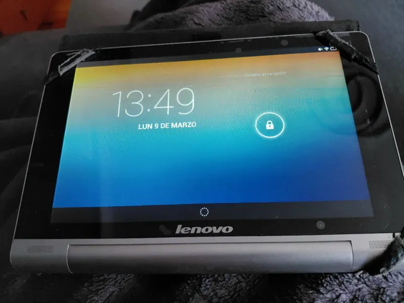 Tablet Lenovo Yoga 10 con funda
