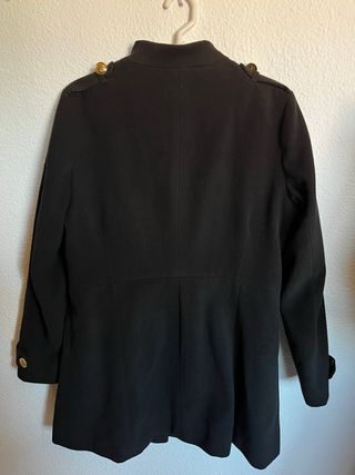 Abrigo negro El Corte Inglés botones dorados