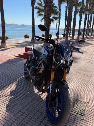 Yamaha MT-09 SP Negra y Azul