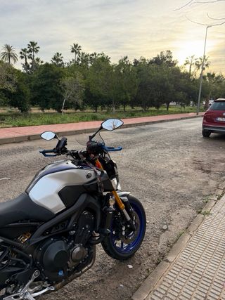 Yamaha MT-09 SP Negra y Azul