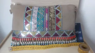 Bolso beige estilo étnico