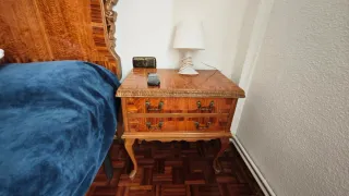 Mesita de noche madera y latón