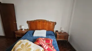 Mesita de noche madera y latón