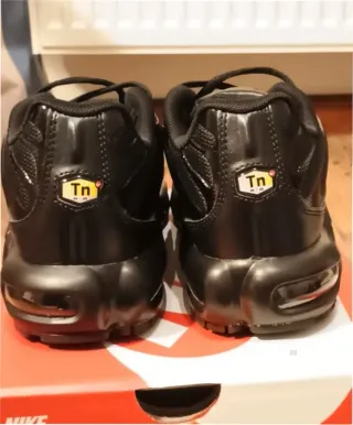 Nike Air Max Plus Triple Black Talla 42