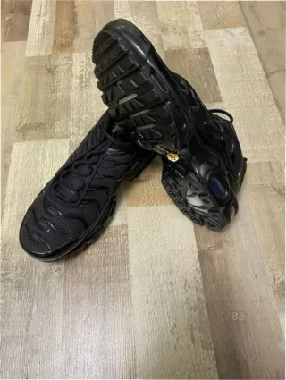 Nike Air Max Plus Triple Black Talla 44