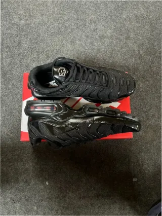 Nike Air Max Plus TN Triple Black Talla 43