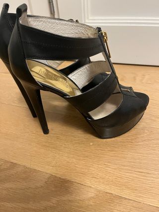 Tacones Michael Kors Negros con Cremallera Dorada