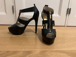 Tacones Michael Kors Negros con Cremallera Dorada