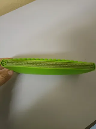 Trousse/Astuccio in silicone verde