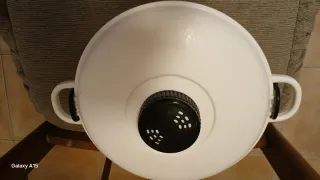 Olla blanca con tapa y regulador