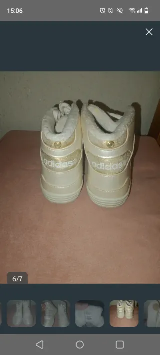 Zapatillas Nike Blancas y Doradas