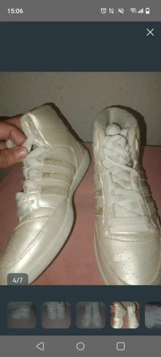 Zapatillas Nike Blancas y Doradas