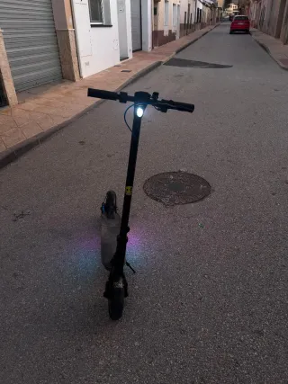 Patinete Eléctrico con Luces LED