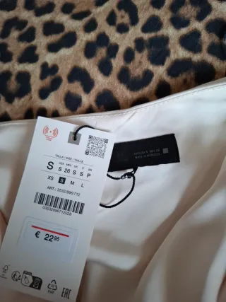 Top Zara Beige con Encaje Negro