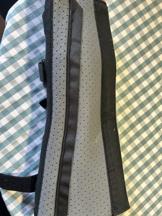 Rodillera ajustable con velcros ortopédica