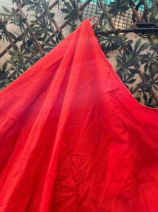 Blusa asimétrica roja talla M