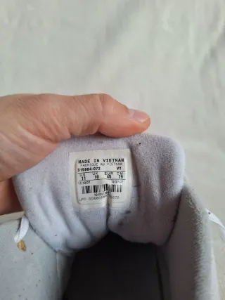 Zapatillas Nike Blancas y Doradas