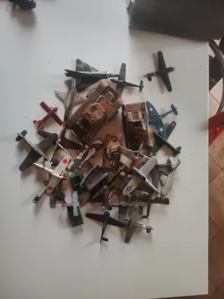 Modellini militari aerei e carri armati