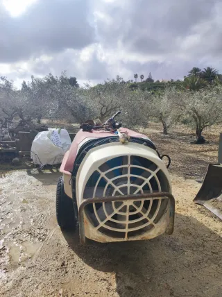 Cuba de 2200L. y atomizador de 1000L para tractor
