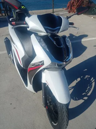 Honda SH 11.000 km. Año 2022