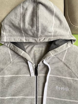 Felpa Reebok con zip e cappuccio a righe