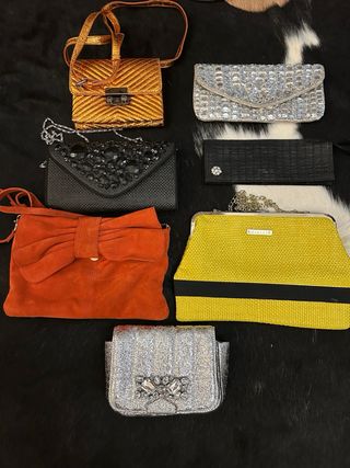 Varietà di borse eleganti e ben curate.