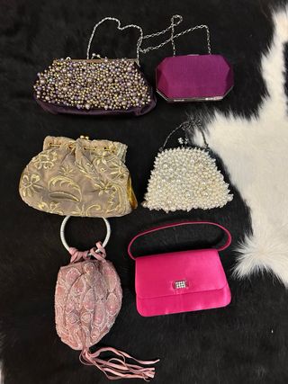 Varietà di borse eleganti e ben curate.