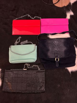 Varietà di borse eleganti e ben curate.