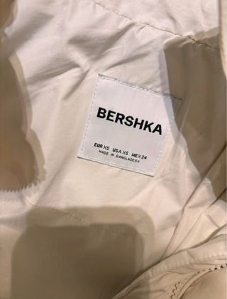 Plumas blanco con capucha