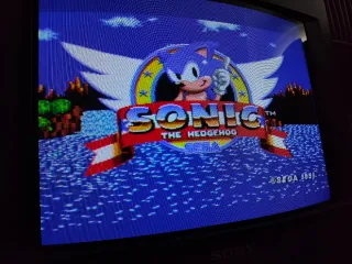Sega Mega Drive II con giochi e cavi