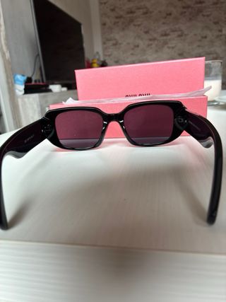 Gafas de sol Miu Miu negras