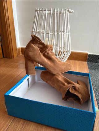 Botines tacón marrón ante