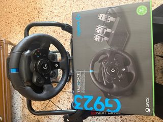 Volante logitech G923+silla simulacion