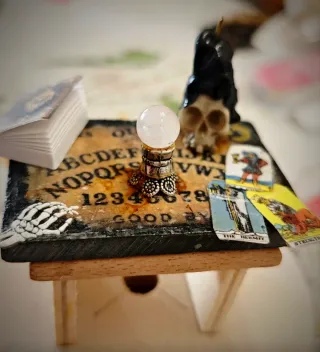 Miniatura Tavolino Strega Ouija Tarocchi Teschio