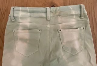 Pantalón vaquero tie-dye verde claro
