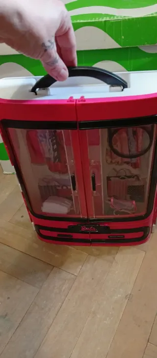Guardaroba Barbie con accessori