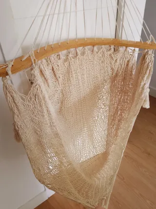 Hamaca colgante de tela y madera. Hecha a mano