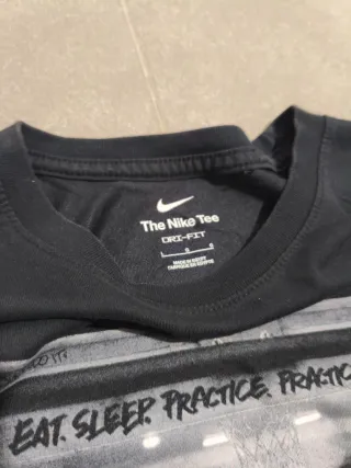 Camiseta Nike Baloncesto Negra Estampada