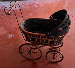 Carrito de muñecas antiguo