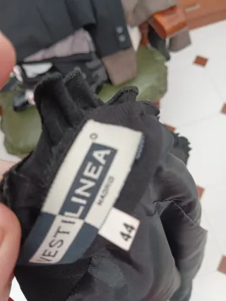 Chaqueta negra con volantes