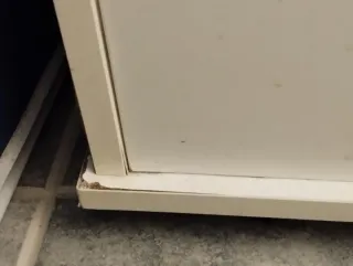 Mueble de cocina blanco y negro