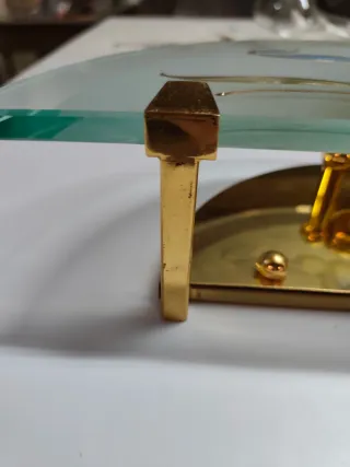 Applique in metallo dorato con decoro floreale