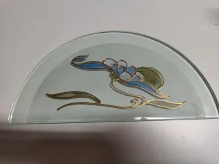 Applique in metallo dorato con decoro floreale