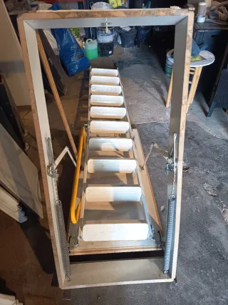 Escalera escamoteable de hierro