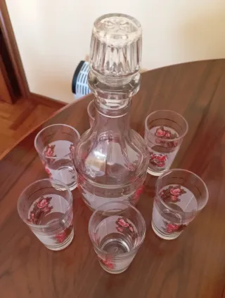 Juego Botella y 6 Vasos Decorados Flores