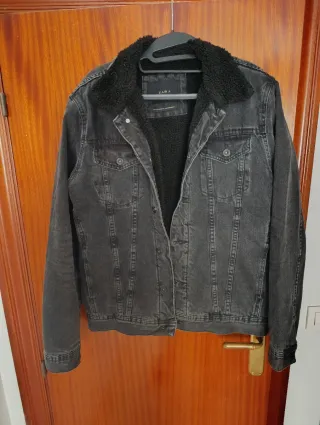 Chaqueta vaquera Zara negra forrada Talla M