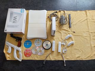 Consola Wii + WiiFit + Accessori + Giochi