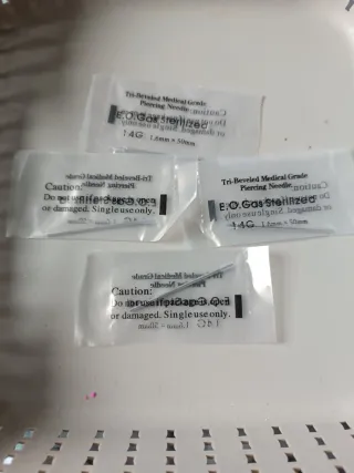 Agujas de Piercing Tri-Beveled 14G