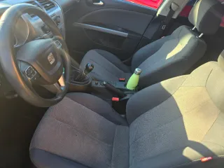 Coche plateado 5 puertas