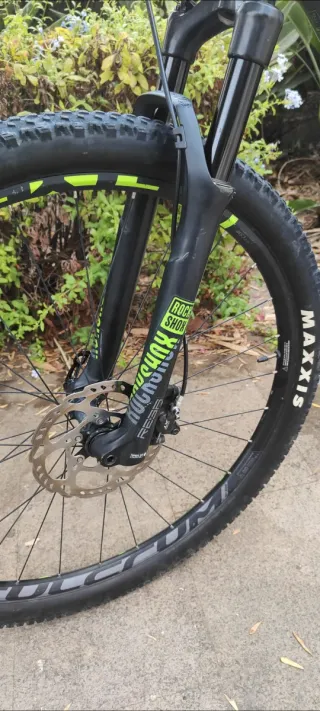 Bicicleta de Montaña Cube